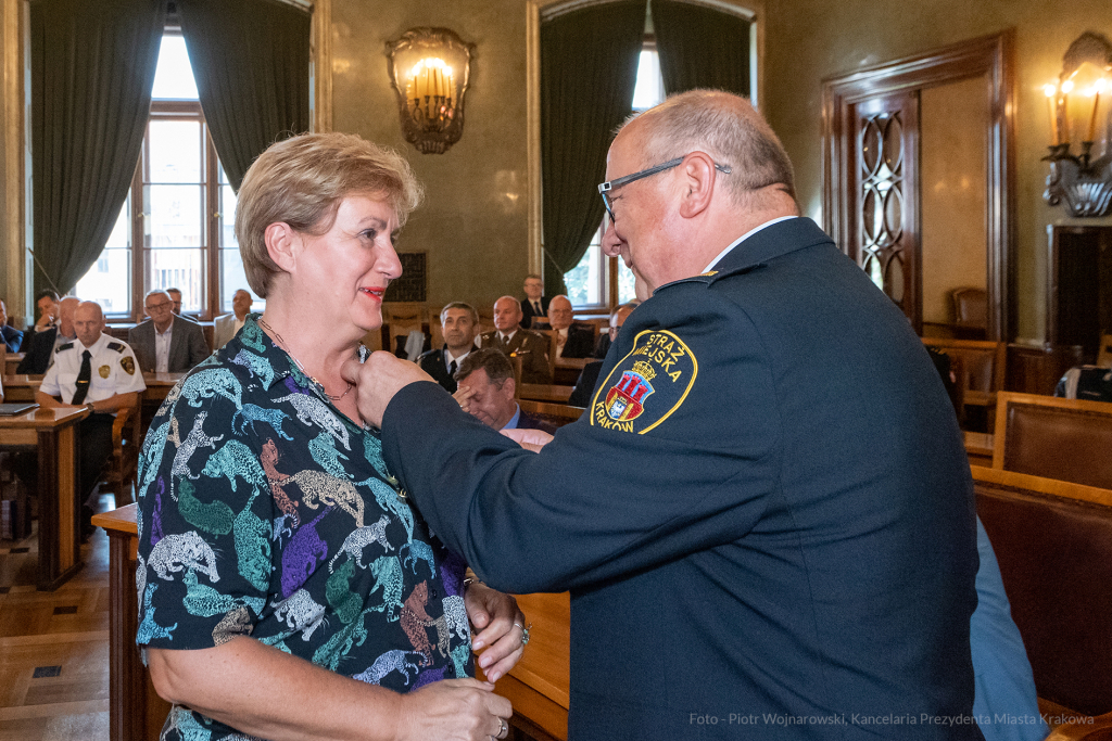 umk_2257.jpg-swieto, straz miejska, strazy miejskiej, uroczystosc, odznaczenia, odznaczen  Autor: P. Wojnarowski