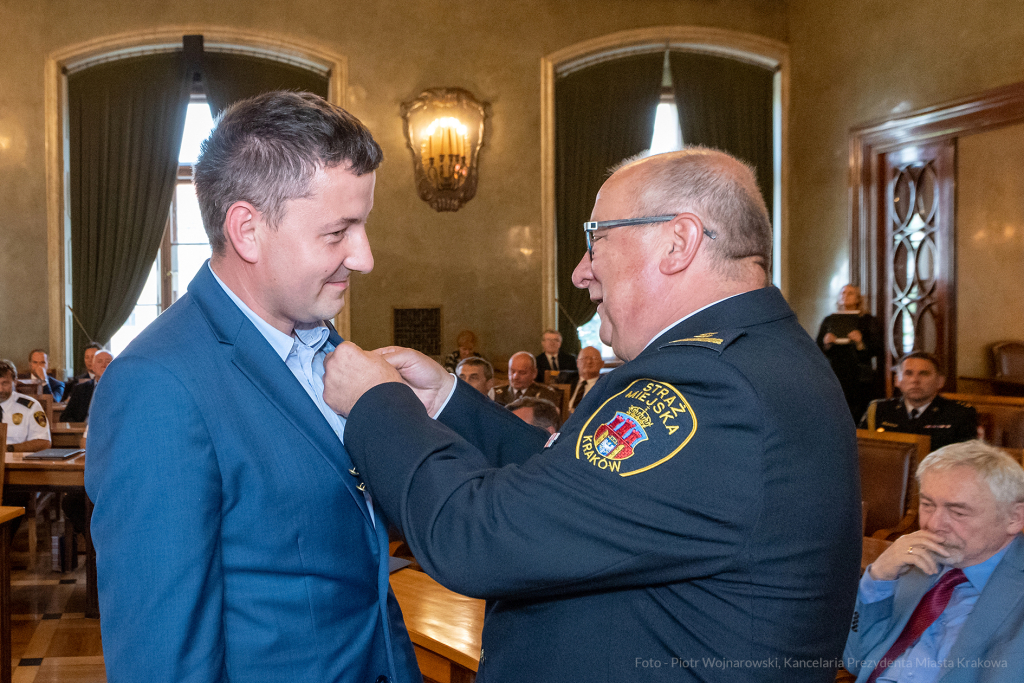 umk_2269.jpg-swieto, straz miejska, strazy miejskiej, uroczystosc, odznaczenia, odznaczen  Autor: P. Wojnarowski