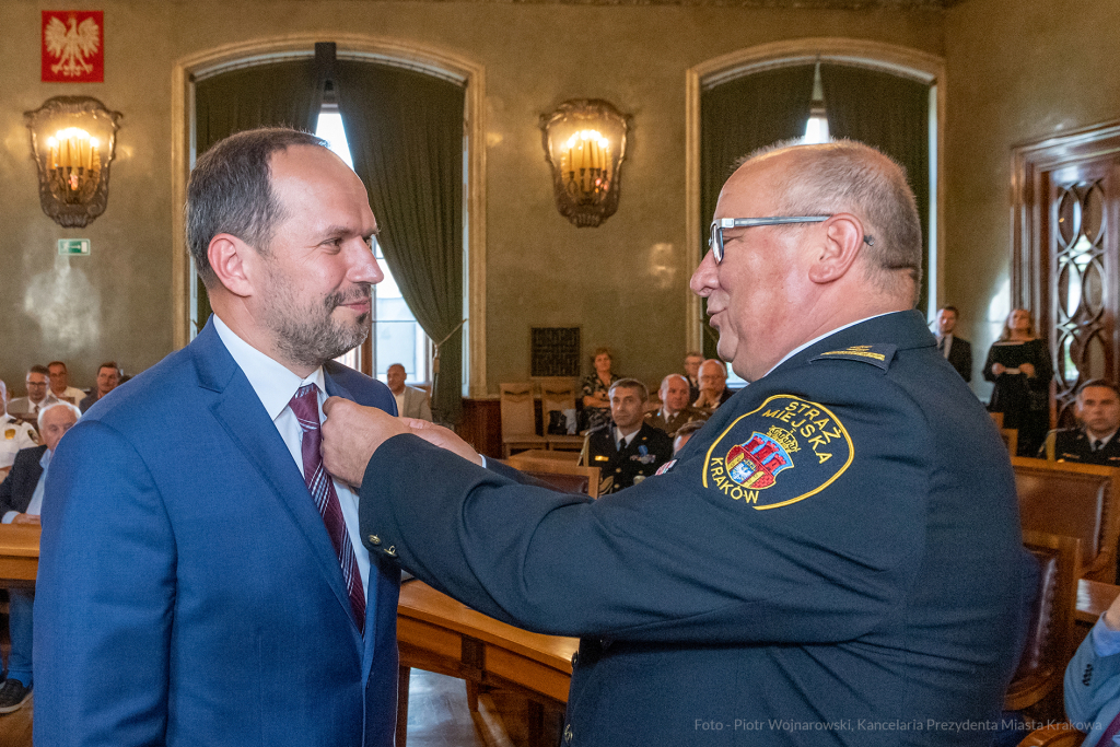 umk_2274.jpg-swieto, straz miejska, strazy miejskiej, uroczystosc, odznaczenia, odznaczen  Autor: P. Wojnarowski