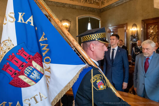 umk_2291.jpg-swieto, straz miejska, strazy miejskiej, uroczystosc, odznaczenia, odznaczen