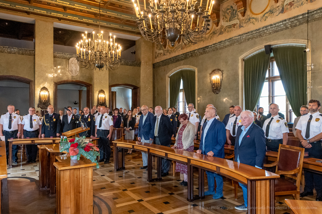 umk_2301.jpg-swieto, straz miejska, strazy miejskiej, uroczystosc, odznaczenia, odznaczen  Autor: P. Wojnarowski