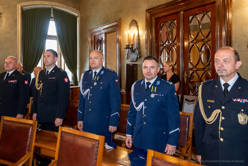umk_2302.jpg-swieto, straz miejska, strazy miejskiej, uroczystosc, odznaczenia, odznaczen  Autor: P. Wojnarowski