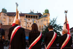 umk_2852.jpg-Wawel, UMK, solidarność, krzyż katyński, składanie, kwiatów