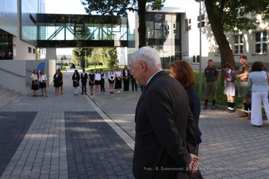 bs_220901_6258.jpg-SP50, Rok Szkolny, Nowy Budynek, Majchrowski