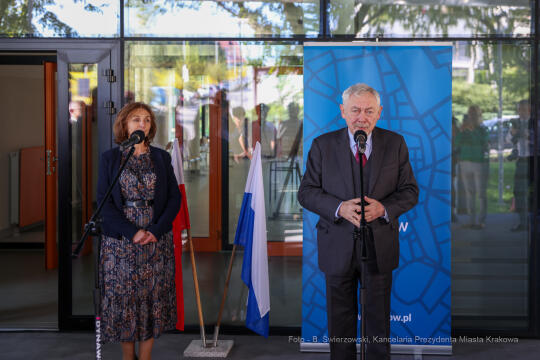 bs_220901_6265.jpg-SP50, Rok Szkolny, Nowy Budynek, Majchrowski