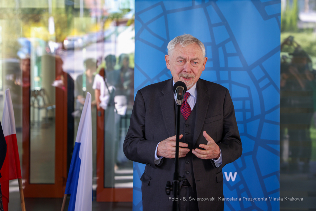 bs_220901_6272.jpg-SP50, Rok Szkolny, Nowy Budynek, Majchrowski  Autor: B. Świerzowski