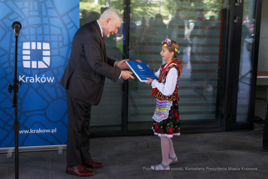 bs_220901_6298.jpg-SP50, Rok Szkolny, Nowy Budynek, Majchrowski