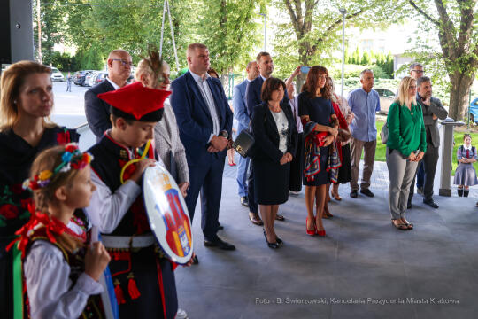 bs_220901_6306.jpg-SP50, Rok Szkolny, Nowy Budynek, Majchrowski