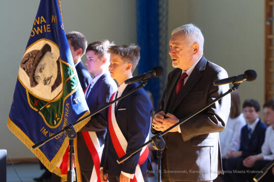 bs_220901_6456.jpg-SP50, Rok Szkolny, Nowy Budynek, Majchrowski