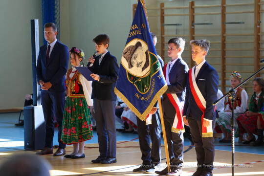 bs_220901_6494.jpg-SP50, Rok Szkolny, Nowy Budynek, Majchrowski