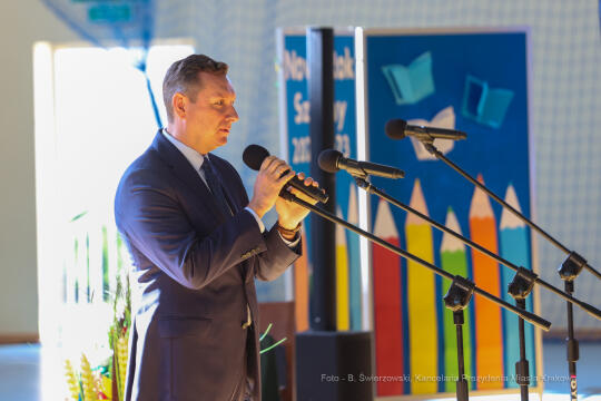 bs_220901_6525.jpg-SP50, Rok Szkolny, Nowy Budynek, Majchrowski