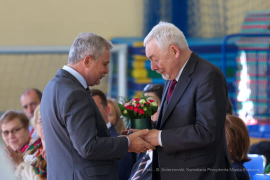 bs_220901_6557.jpg-SP50, Rok Szkolny, Nowy Budynek, Majchrowski