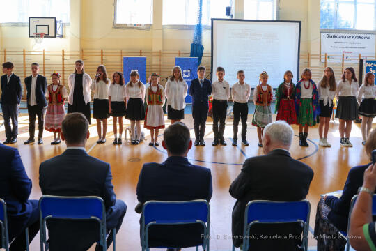 bs_220901_6578.jpg-SP50, Rok Szkolny, Nowy Budynek, Majchrowski