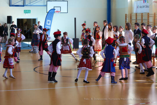 bs_220901_6601.jpg-SP50, Rok Szkolny, Nowy Budynek, Majchrowski