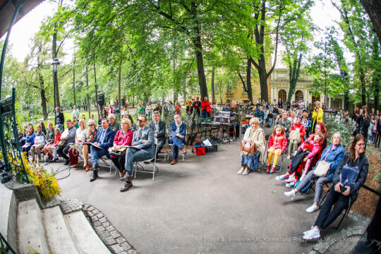 bs_220903_3429.jpg-Narodowe Czytanie