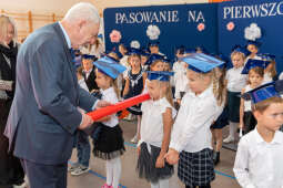 umk_4535.jpg-ślubowanie, pierwszaki, SP 134, Majchrowski