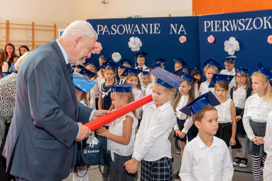 umk_4537.jpg-ślubowanie, pierwszaki, SP 134, Majchrowski