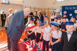 umk_4543.jpg-ślubowanie, pierwszaki, SP 134, Majchrowski