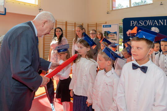 umk_4572.jpg-ślubowanie, pierwszaki, SP 134, Majchrowski