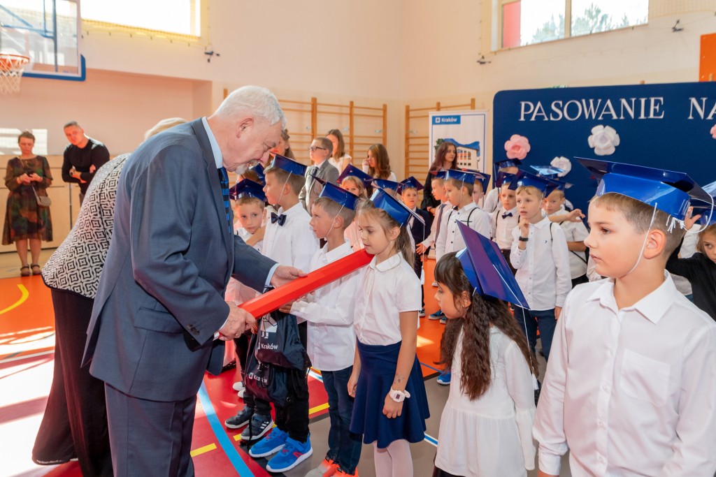 umk_4576.jpg-ślubowanie, pierwszaki, SP 134, Majchrowski  Autor: P. Wojnarowski