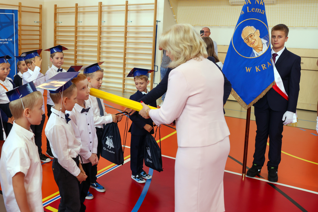 img_8550.jpg-ślubowanie, pierwszaki, SP 134, Majchrowski  Autor: Bogusław Świerzowski