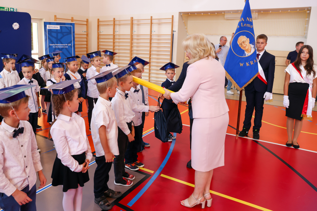 img_8552.jpg-ślubowanie, pierwszaki, SP 134, Majchrowski  Autor: Bogusław Świerzowski