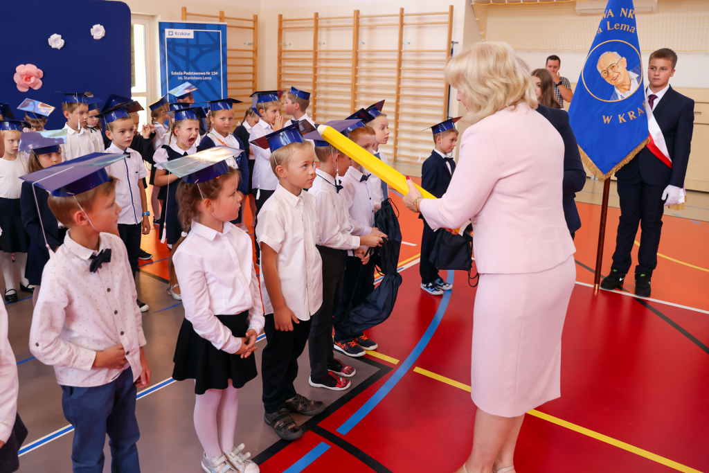 img_8555.jpg-ślubowanie, pierwszaki, SP 134, Majchrowski  Autor: Bogusław Świerzowski