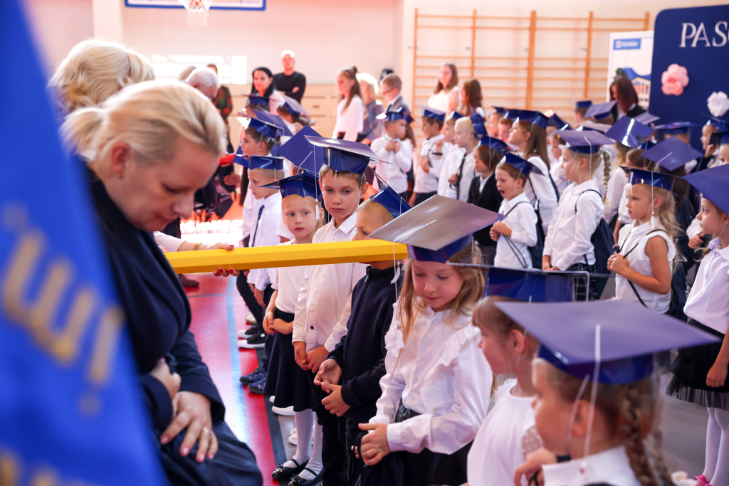 img_8580.jpg-ślubowanie, pierwszaki, SP 134, Majchrowski  Autor: Bogusław Świerzowski