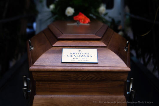 pogrzeb, Sieniawska, Krystyna, kondukt, rodzina, mąż, Fidelus, Dziwisz, Majchrowski, uroczystości