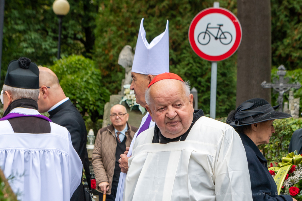 pogrzeb, Sieniawska, Krystyna, kondukt, rodzina, mąż, Fidelus, Dziwisz, Majchrowski, uroczystości  Autor: P. Wojnarowski