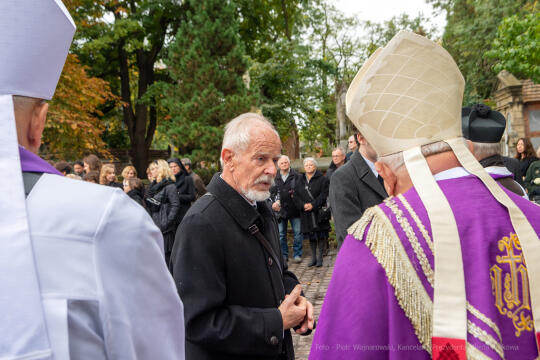 pogrzeb, Sieniawska, Krystyna, kondukt, rodzina, mąż, Fidelus, Dziwisz, Majchrowski, uroczystości