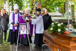 pogrzeb, Sieniawska, Krystyna, kondukt, rodzina, mąż, Fidelus, Dziwisz, Majchrowski, uroczystości