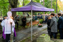 pogrzeb, Sieniawska, Krystyna, kondukt, rodzina, mąż, Fidelus, Dziwisz, Majchrowski, uroczystości