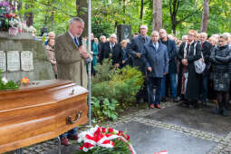 pogrzeb, Sieniawska, Krystyna, kondukt, rodzina, mąż, Fidelus, Dziwisz, Majchrowski, uroczystości