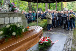 pogrzeb, Sieniawska, Krystyna, kondukt, rodzina, mąż, Fidelus, Dziwisz, Majchrowski, uroczystości