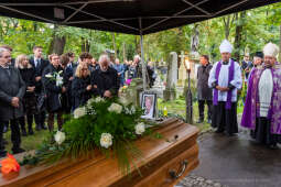 pogrzeb, Sieniawska, Krystyna, kondukt, rodzina, mąż, Fidelus, Dziwisz, Majchrowski, uroczystości