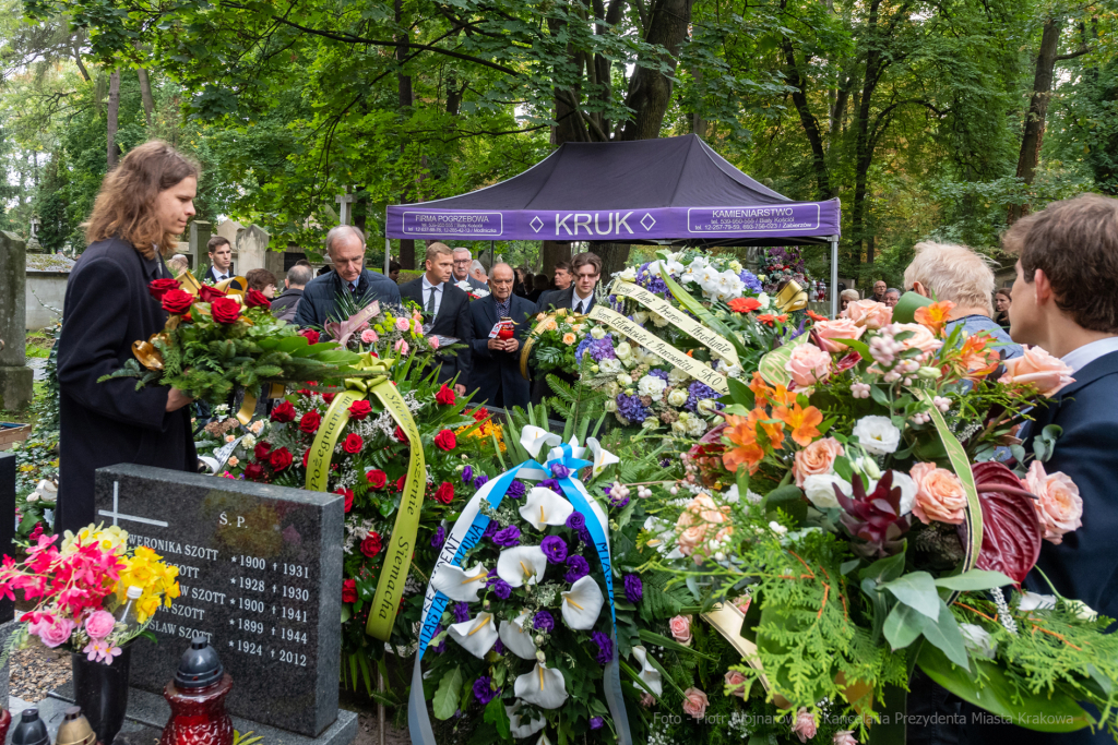 pogrzeb, Sieniawska, Krystyna, kondukt, rodzina, mąż, Fidelus, Dziwisz, Majchrowski, uroczystości  Autor: P. Wojnarowski