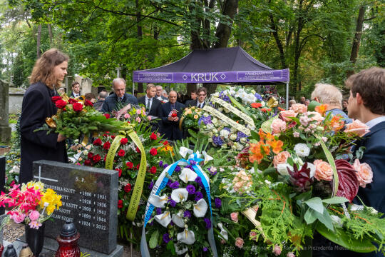 pogrzeb, Sieniawska, Krystyna, kondukt, rodzina, mąż, Fidelus, Dziwisz, Majchrowski, uroczystości