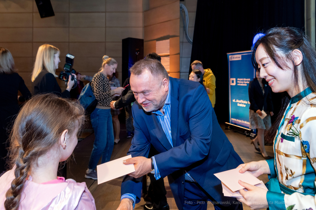 Manggha, Kulig, uchodźcy, bony, Ukraina, Fukudenkai, Akio, Miyajima, ambasador, Japonia, Japonii, o  Autor: P. Wojnarowski