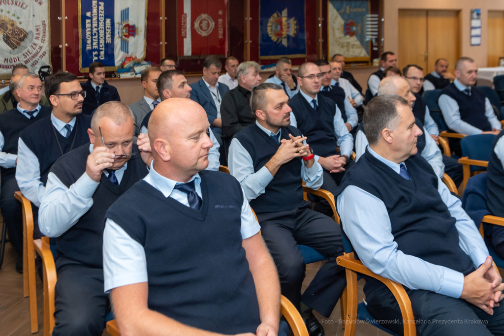 MPK, Majchrowski, kierowcy, bohater, uroczystość, Nowak, Zbigniew, policja, straż, wręczenie  Autor: P. Wojnarowski