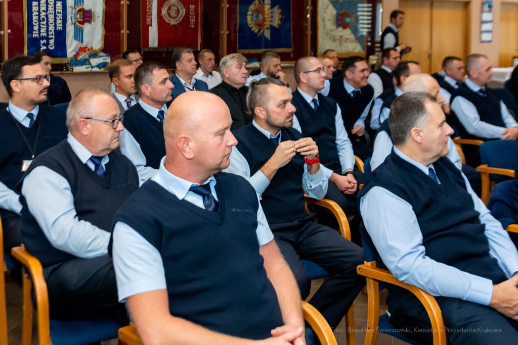 MPK, Majchrowski, kierowcy, bohater, uroczystość, Nowak, Zbigniew, policja, straż, wręczenie  Autor: P. Wojnarowski