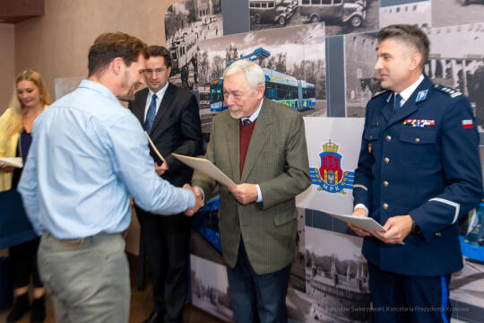 MPK, Majchrowski, kierowcy, bohater, uroczystość, Nowak, Zbigniew, policja, straż, wręczenie