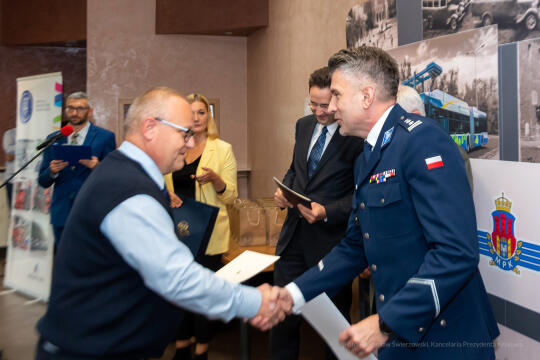 MPK, Majchrowski, kierowcy, bohater, uroczystość, Nowak, Zbigniew, policja, straż, wręczenie