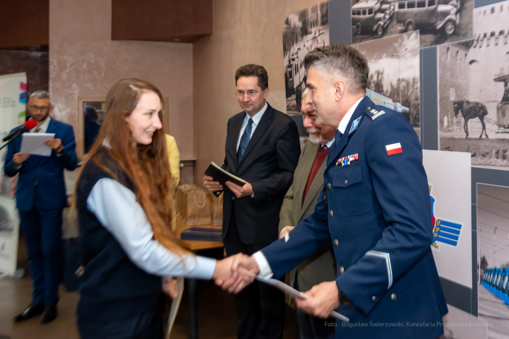 MPK, Majchrowski, kierowcy, bohater, uroczystość, Nowak, Zbigniew, policja, straż, wręczenie  Autor: P. Wojnarowski