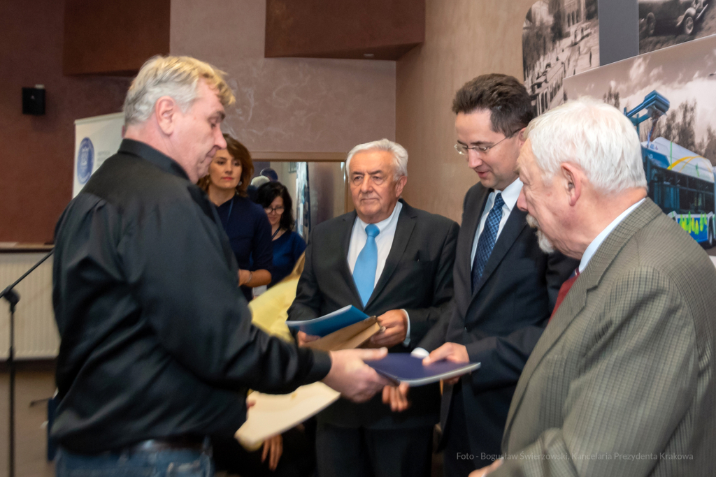 MPK, Majchrowski, kierowcy, bohater, uroczystość, Nowak, Zbigniew, policja, straż, wręczenie  Autor: P. Wojnarowski