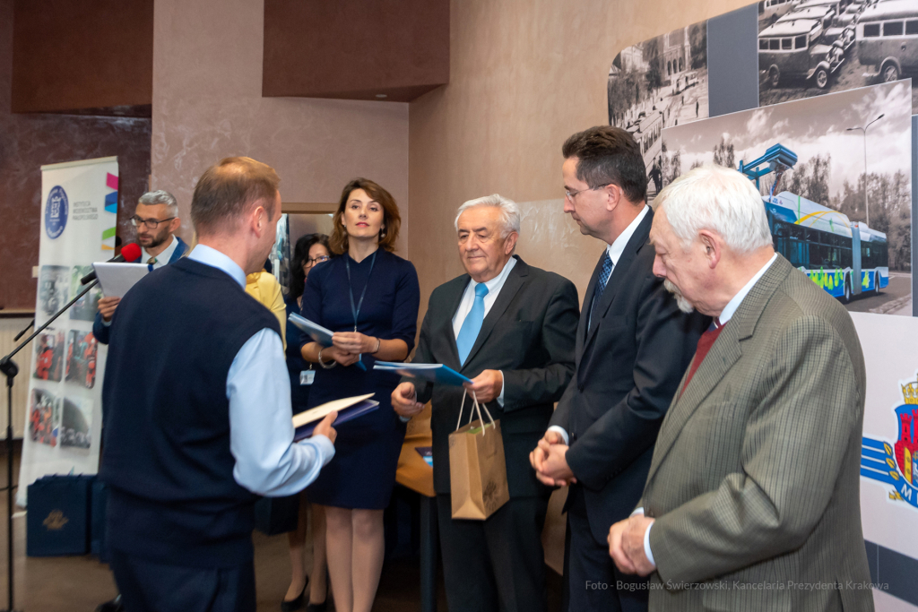 MPK, Majchrowski, kierowcy, bohater, uroczystość, Nowak, Zbigniew, policja, straż, wręczenie  Autor: P. Wojnarowski