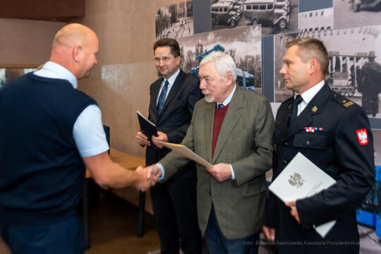 MPK, Majchrowski, kierowcy, bohater, uroczystość, Nowak, Zbigniew, policja, straż, wręczenie