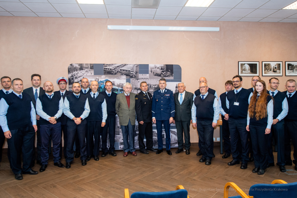 MPK, Majchrowski, kierowcy, bohater, uroczystość, Nowak, Zbigniew, policja, straż, wręczenie  Autor: P. Wojnarowski