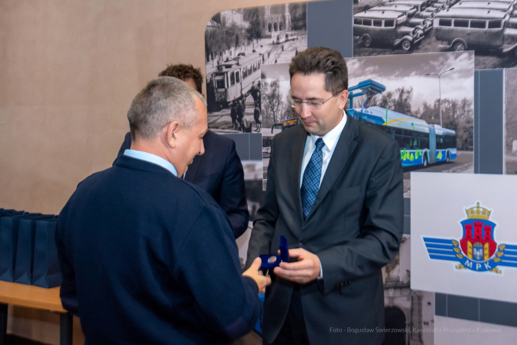 MPK, Majchrowski, kierowcy, bohater, uroczystość, Nowak, Zbigniew, policja, straż, wręczenie  Autor: P. Wojnarowski