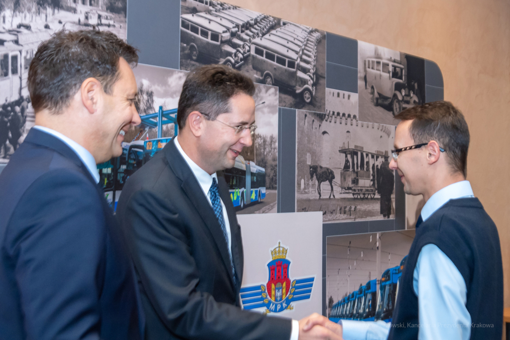 MPK, Majchrowski, kierowcy, bohater, uroczystość, Nowak, Zbigniew, policja, straż, wręczenie  Autor: P. Wojnarowski